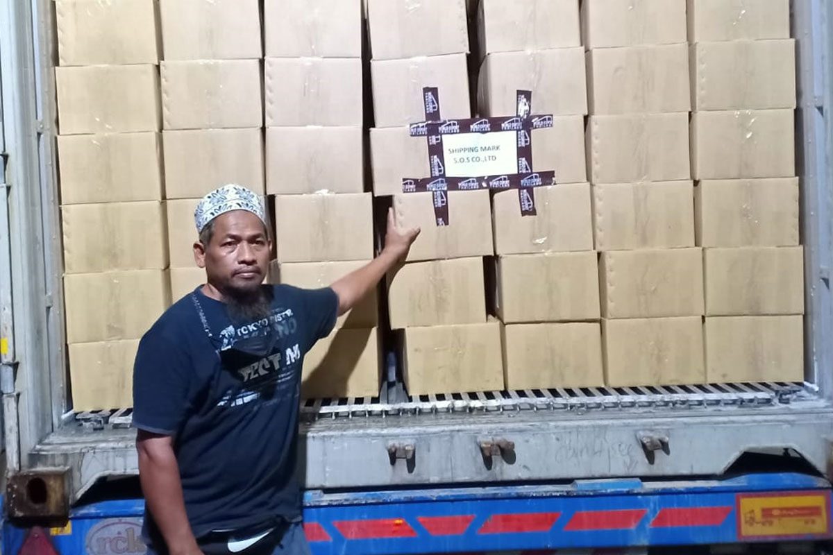 SCD IMPEX team verifying an export shipment